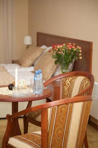 Отель Гостиница Диоскурия Сухум Улучшенный двухместный номер с 1 кроватью или 2 отдельными кроватями-4